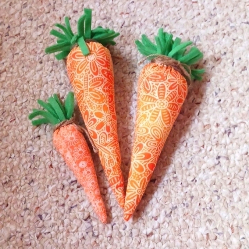 Handmade Fabric and Stuffing Spring Carrots - Picture 1 of 2